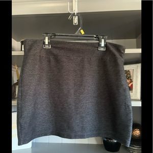 ❤️ FREE W 3 item bundle M/L stretchy mini skirt